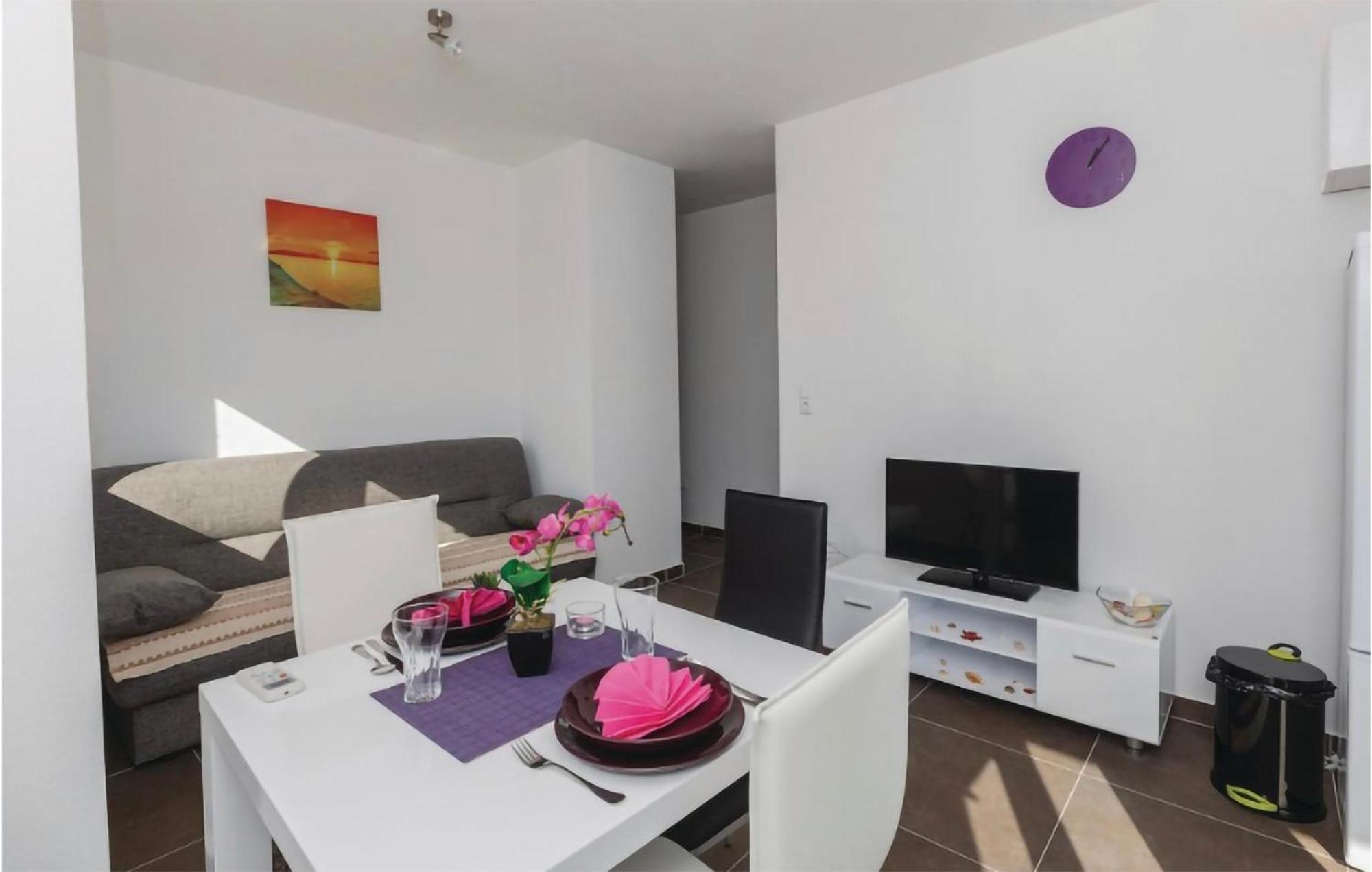 Amazing Apartment In Saldun With Wifi Трогір Екстер'єр фото