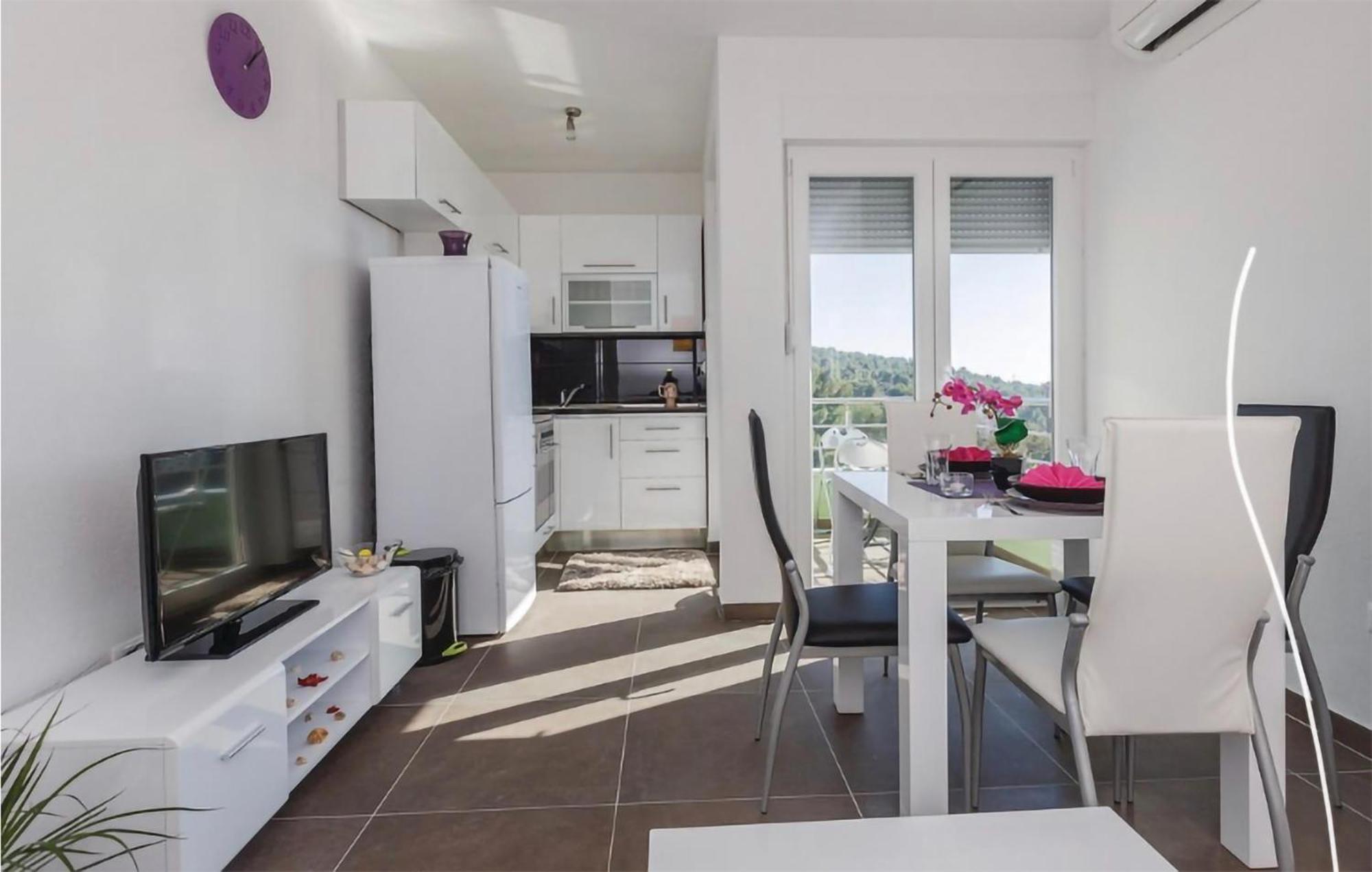 Amazing Apartment In Saldun With Wifi Трогір Екстер'єр фото